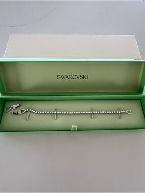 Swarovski Emily Crystal Tennis Bracelet Rhodium Plated Size M 1808960 LIKE NEW!